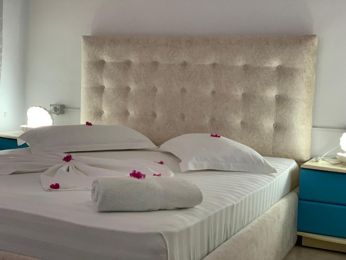 Cocktail & Dreams - Beach Hotel Sarandë Esterno foto