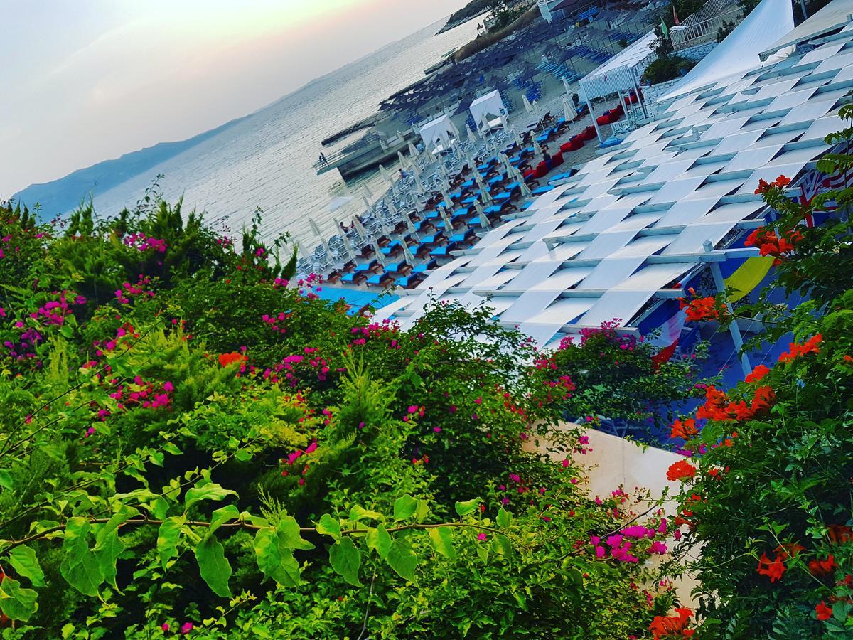 Cocktail & Dreams - Beach Hotel Sarandë Esterno foto